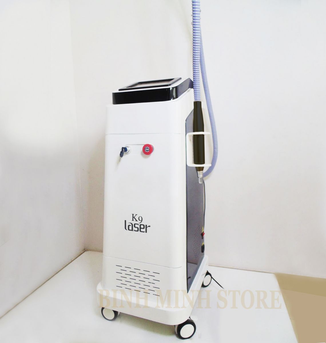 máy laser xoá xăm màu đỏ